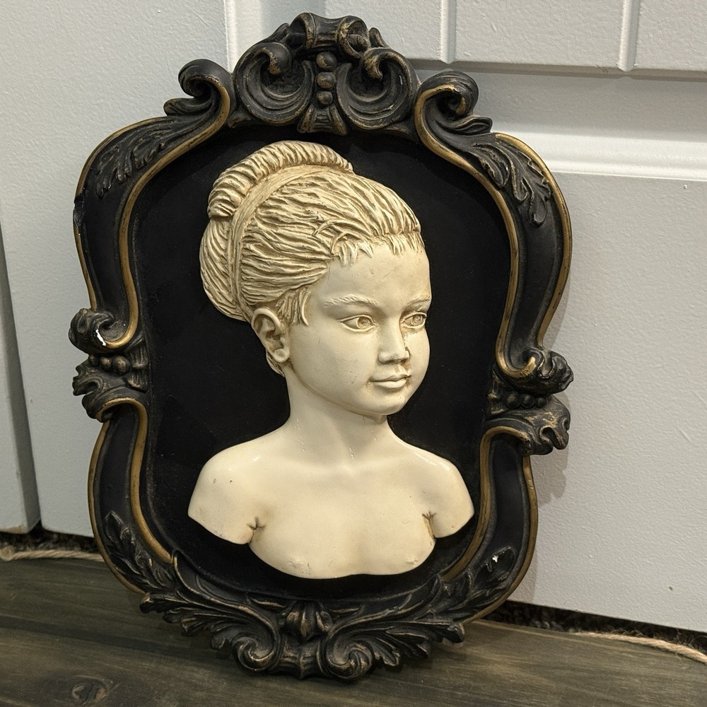 VINTAGE UNIVERSAL STATUARY PLAQUE ROMANTIC ERA WALL ART. STUNNING‎ FRAMED CAMEO